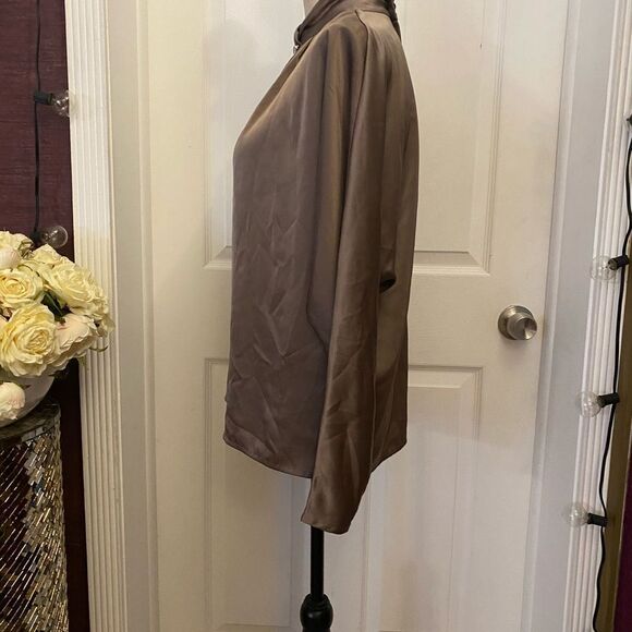 Simorra Barcelona mock neck satin blouse ( with brooch), size 40(M) - Picture 5 of 10